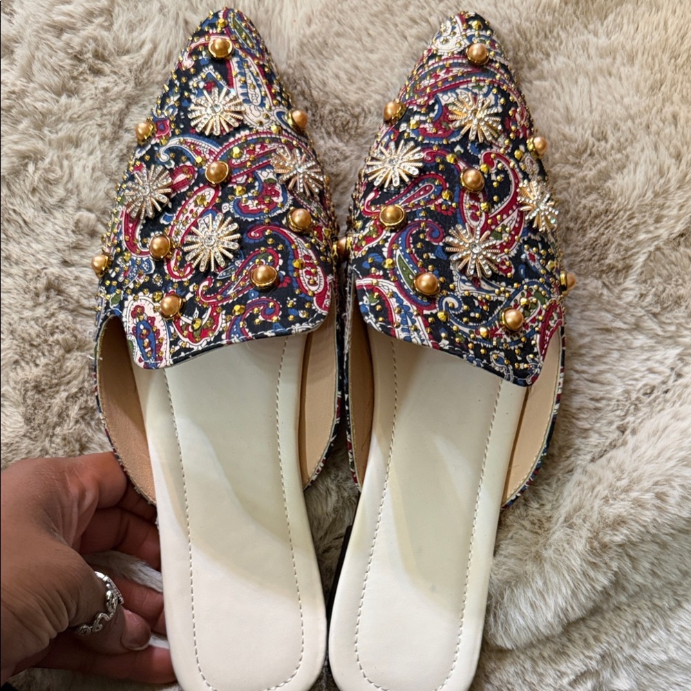 YNS Generic Embellished Mules - Black and Gold